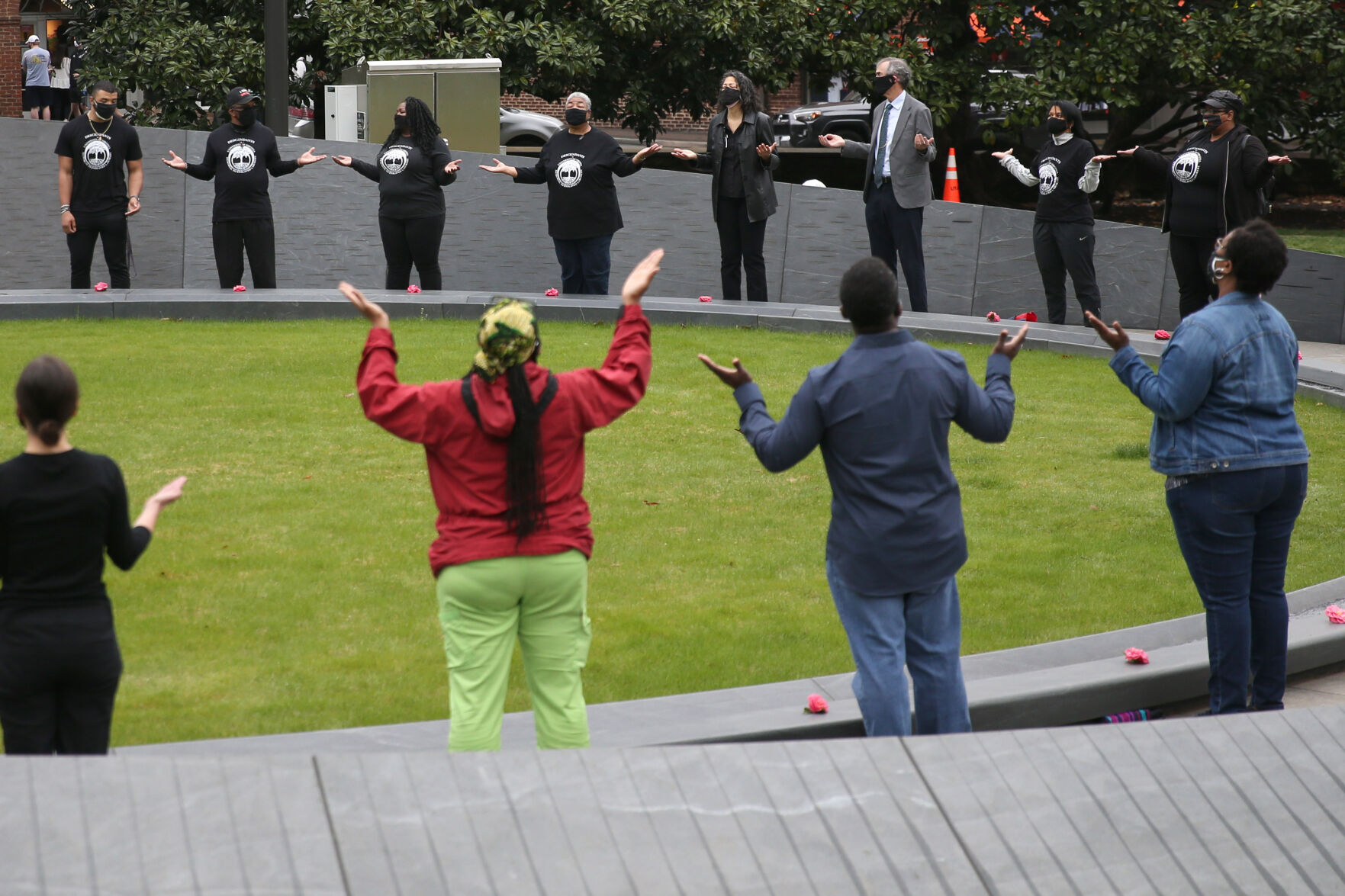 040921-cdp-news-MEMORIAL828.JPG